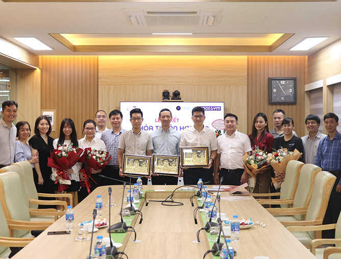 Học viện Công nghệ Bưu chính Viễn thông kí kết biên bản ghi nhớ hợp tác với doanh nghiệp, cam kết gắn bó lâu dài