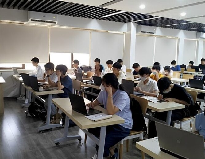 Tham gia thị trường lao động sớm với chương trình cử nhân công nghệ thông tin định hướng ứng dụng