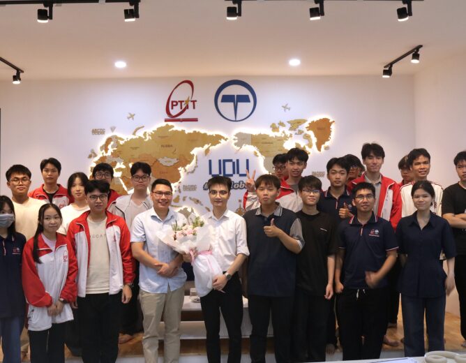 Cựu thủ khoa PTIT Nguyễn Đức Thành truyền cảm hứng học tập cho sinh viên UDU