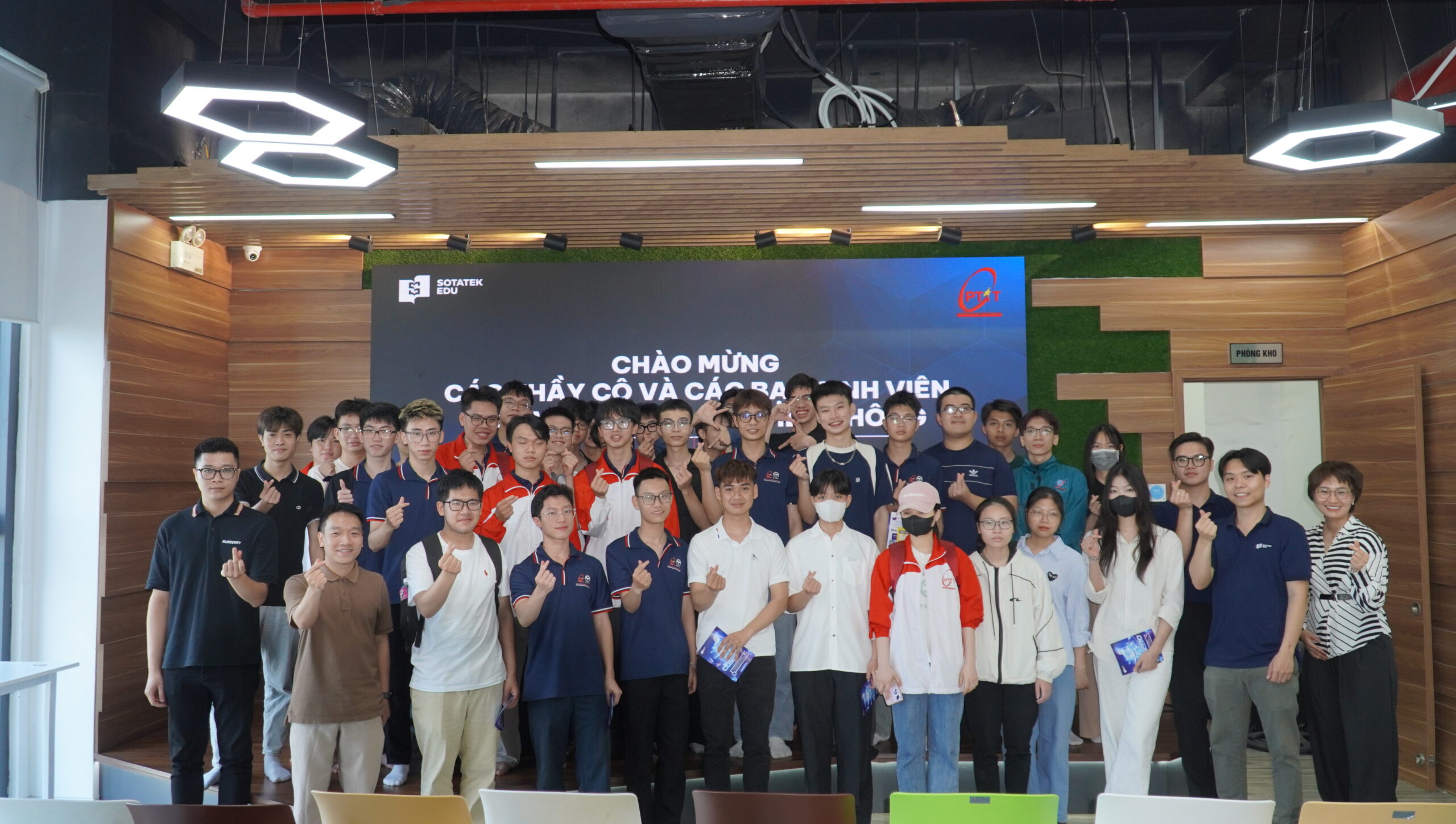 UDU x SotaTek Education: Sinh viên ngành Công nghệ thông tin tham quan và kiến tập doanh nghiệp công nghệ hàng đầu