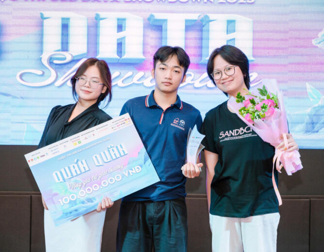 Tự hào sinh viên CNTT định hướng ứng dụng xuất sắc giành ngôi vị Quán quân tại UEB Data Showdown 2025