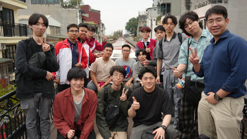 Sinh viên RIPT và FIT trải nghiệm văn hóa Hà Nội