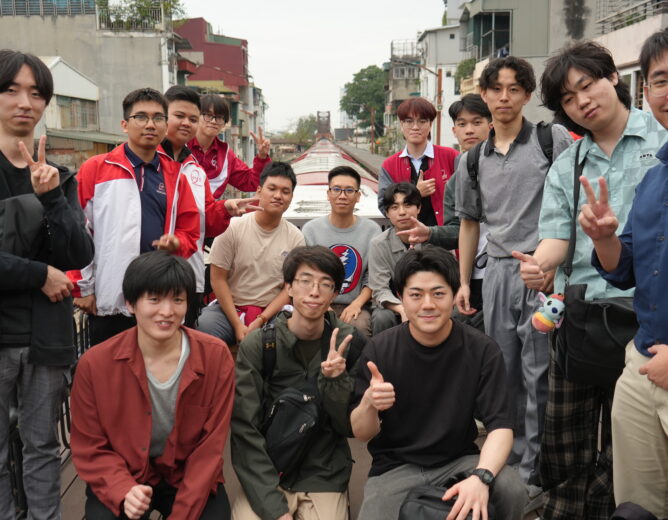 Sinh viên RIPT và FIT trải nghiệm văn hóa Hà Nội