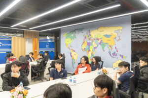 Sinh viên công nghệ thông tin học tập trong môi trường định hướng ứng dụng, thực chiến